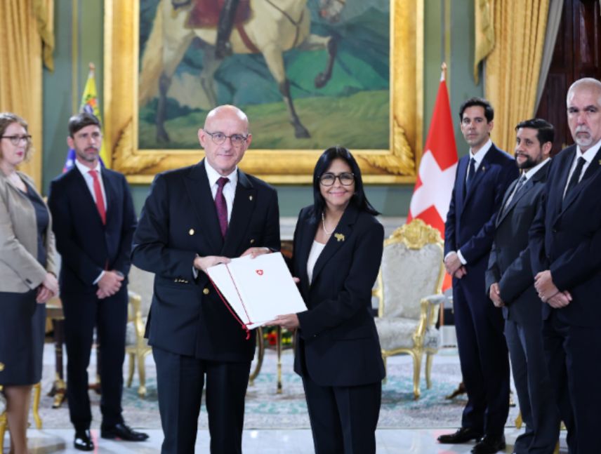 Delcy Rodríguez recibe Cartas Credenciales de cuatro nuevos embajadores
