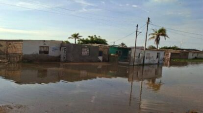 Marejada e inundaciones afectan a 17 personas en Punta Cardón