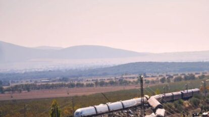 España sigue buscando víctimas tras choque de trenes