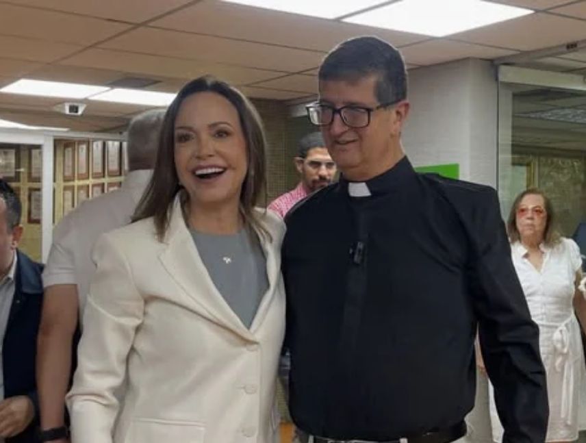 Ucab recibe a María Corina Machado en el campus Montalbán