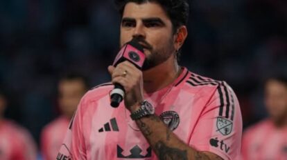 Jonathan Moly cantó el himno de EEUU en partido del Inter Miami