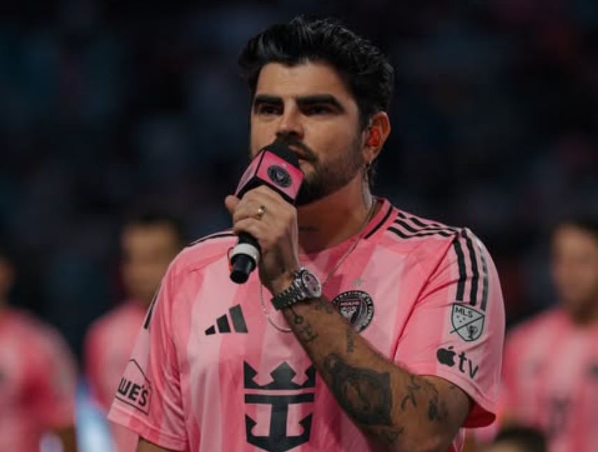 Jonathan Moly cantó el himno de EEUU en partido del Inter Miami