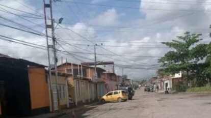 Vecinos y comerciantes cierran la Av. Libertador por falta de luz