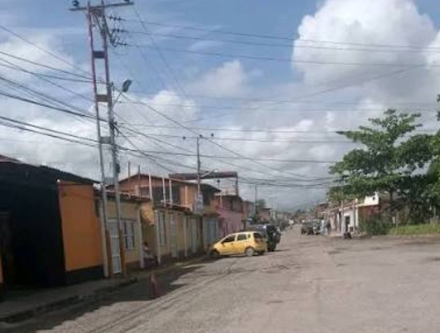 Vecinos y comerciantes cierran la Av. Libertador por falta de luz