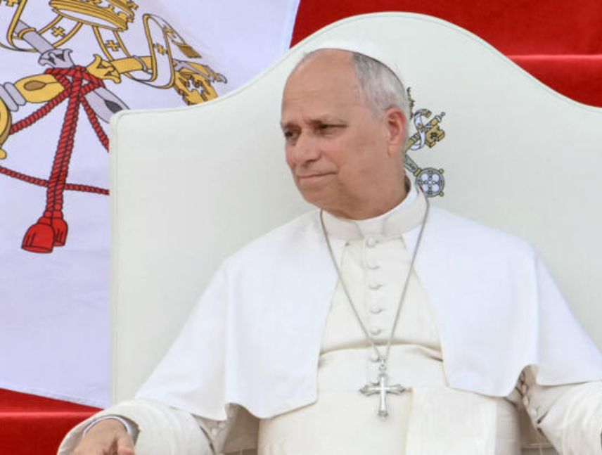Papa León XVI vuelve a sus funciones tras cirugía de pulmón