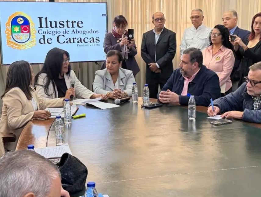 AN de 2015 se reúne con abogados