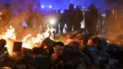 Nuevos enfrentamientos y saqueos tras protestas en París