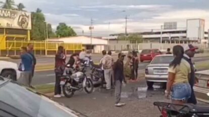 Colisión de motos en la av. Manuel Piar