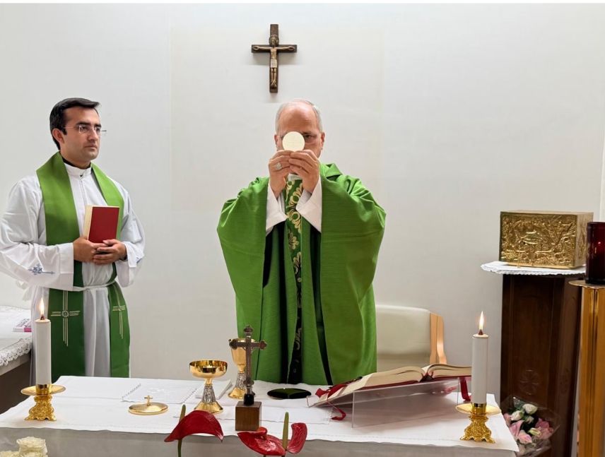 El Vaticano publica las primeras fotos de León XIV tras su cirugía