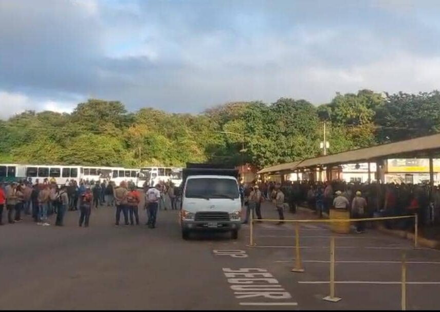 ferrominera brazos caídos