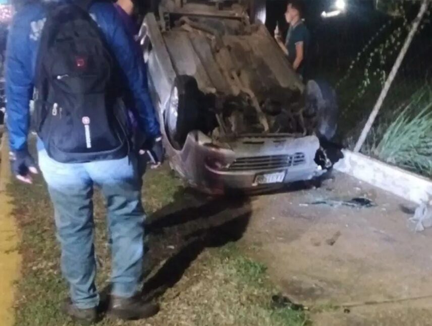 Un carro colisiona contra una moto y deja varios heridos en Ciudad Bolívar