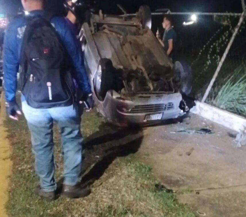 Un carro colisiona contra una moto y deja varios heridos en Ciudad Bolívar - Diario Primicia