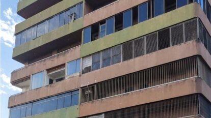 Edificio Mediterráneo sin electricidad por daño de transformador