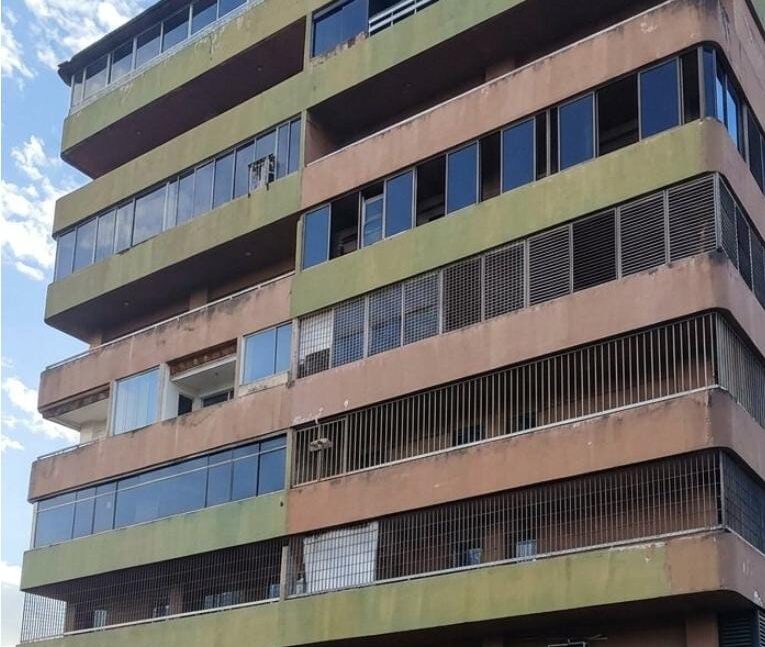 Edificio Mediterráneo sin electricidad por daño de transformador