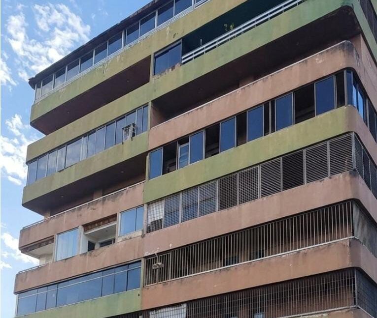 Restituyen el servicio eléctrico en el edificio Mediterráneo