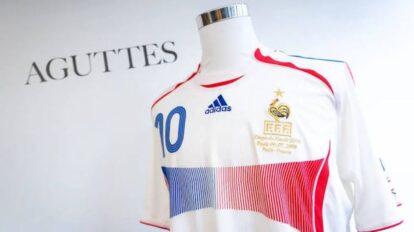 Subastarán la camiseta usada por Zidane en 2006