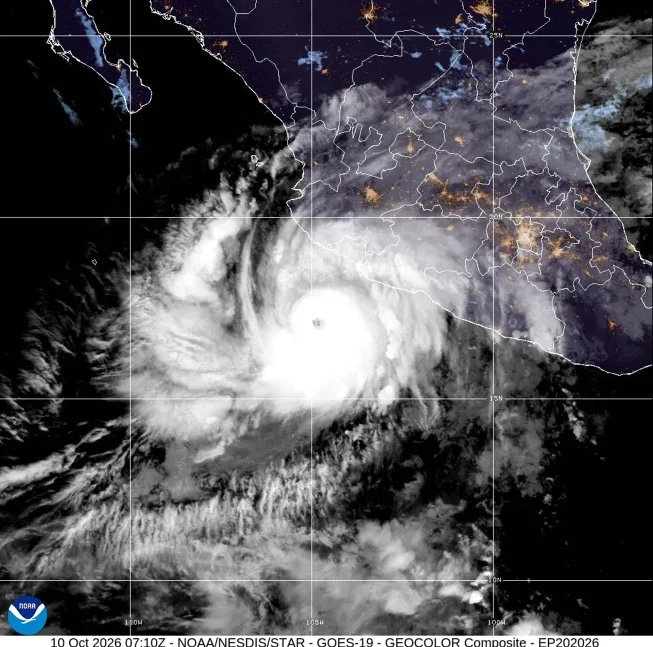 El huracán Simón se fortalece a la categoría 4 mientras se acerca a México