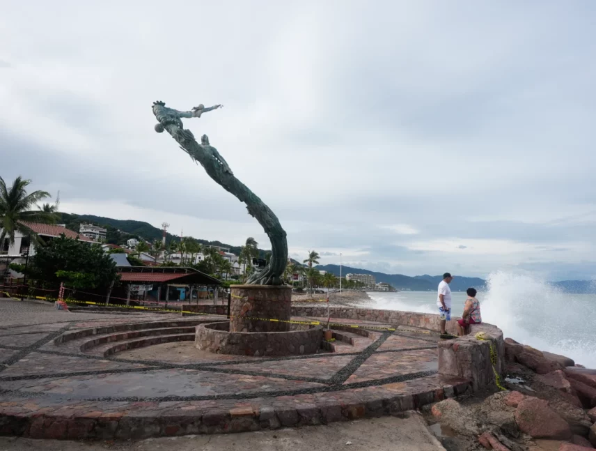 Huracán Simón deja inundaciones y una persona fallecida en México