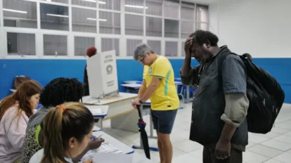 Extienden dos horas el horario de votación en Brasil