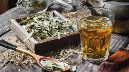 Infusión de sen para el estreñimiento