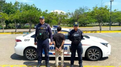 Atrapado sujeto que le cayó a tablazos a su mamá
