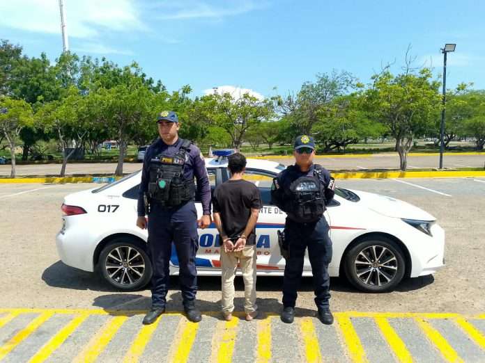 Atrapado sujeto que le cayó a tablazos a su mamá