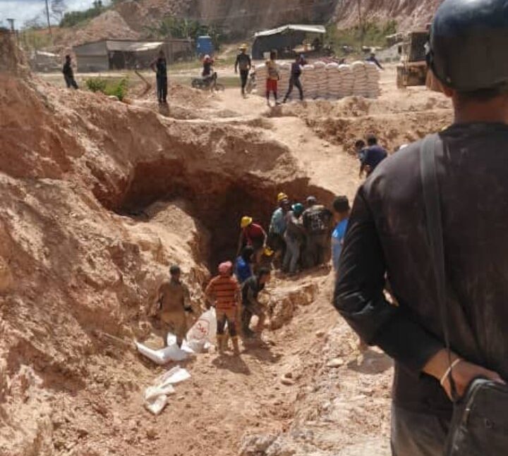 Mueren tapiados dos minero en la mina Audi