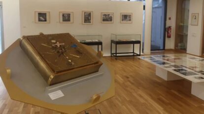 Roban en Francia libro único de 210 kilos ilustrado por Salvador Dalí